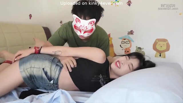 中国模特束缚题材：怕痒反应与BDSM元素